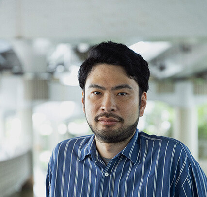 他者との違いを楽しみ、独自の視点で日常を軽やかに生き抜くための一冊! 『斜め45度の処世術』(著:小川哲)
